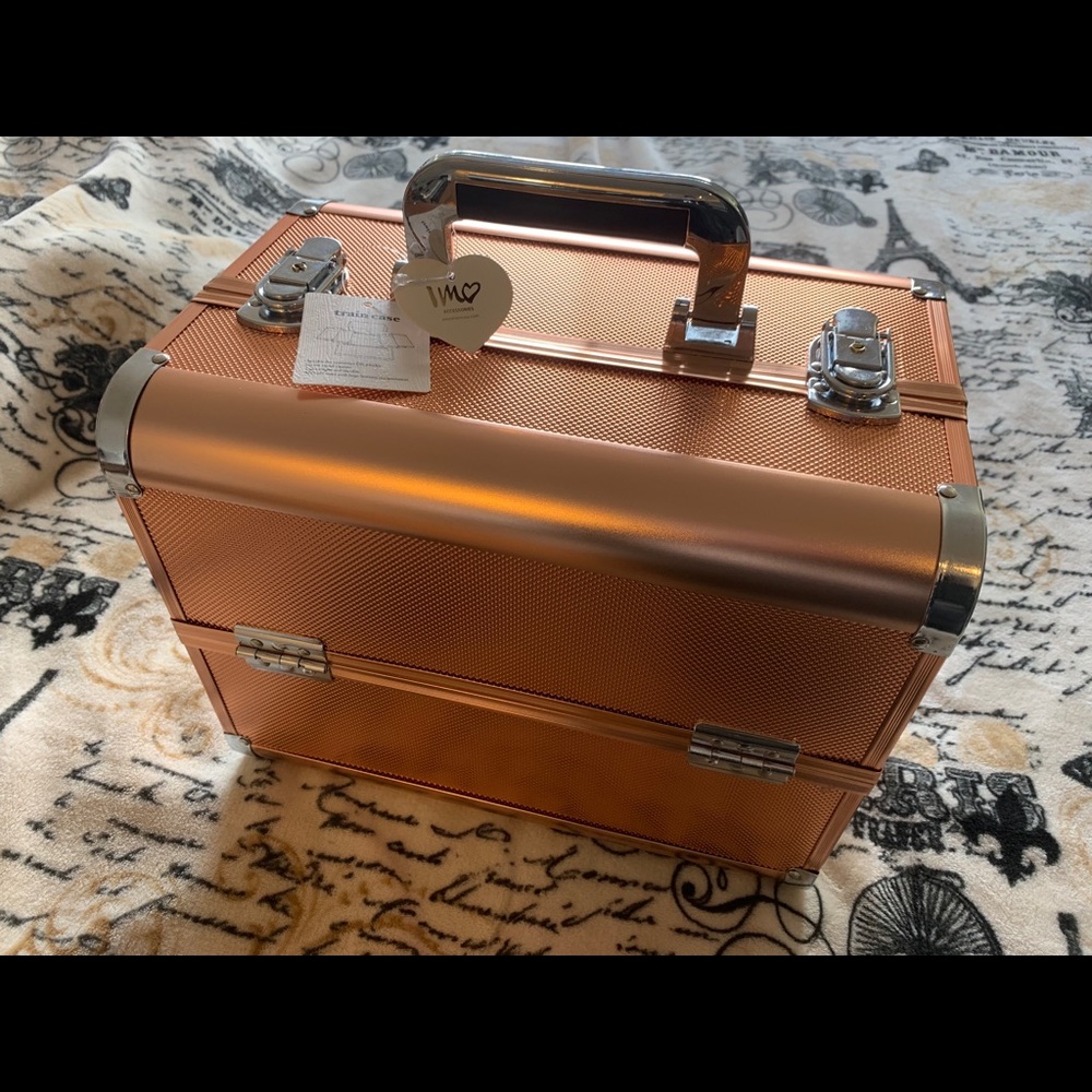 SOLD Cosmetic or jewelry train case